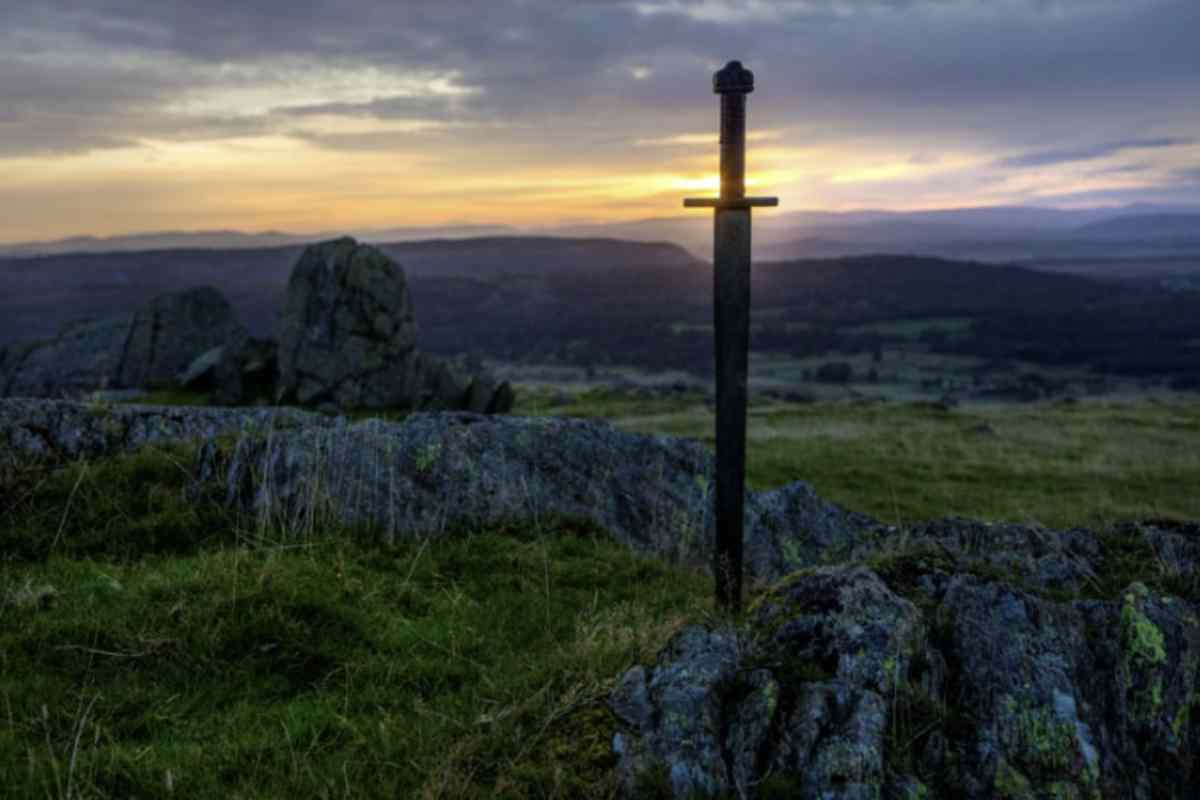Parliamo dell’Eremo di Montesiepi, custode della vera spada nella roccia, un reperto storico che affonda le radici nel XII secolo